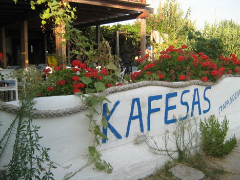 Ahol minden szombat este élő buzukizene szól, Kafesas Taverna, Agios Georgios, D-Ny.-Korfu