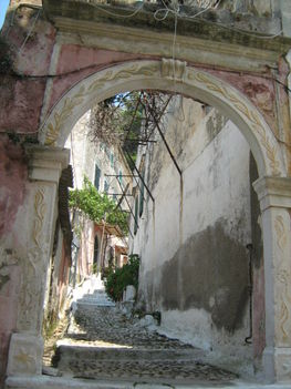 Antik kapu Lakonesben, Korfu