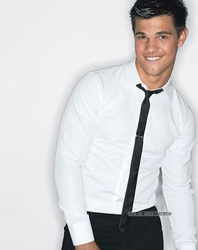 -GQ-Photoshoot-taycob-8646073-409-516