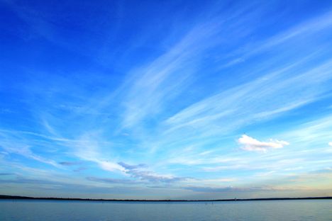 Balaton és a felhők. Vonyarcvashegy.