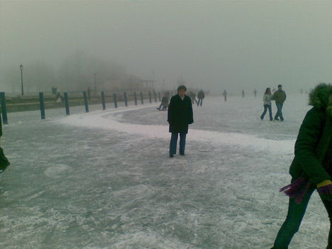 Ilyen volt a Balaton ..télen..... 2