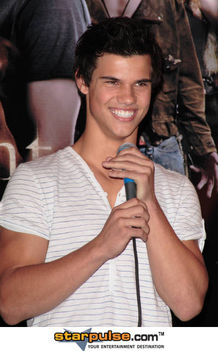 Taylor Lautner-TYG-002559