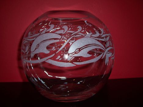 Delfines gömb váza