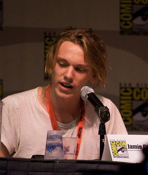 509px-Jamie_Campbell_Bower_5