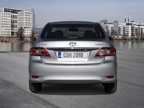 Toyota corolla-sedan-2010-fara