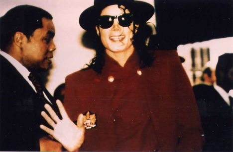 The-way-you-make-me-feel-YOUR-REALLY-REALY-TURN-ME-ON-ON-KNOCK-ME-OFF-OF-MY-FEET-3-michael-jackson-10457429-876-575