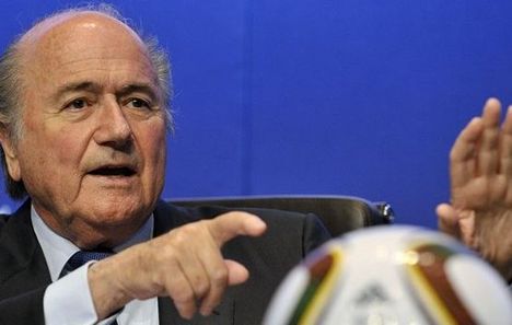 Foci VB 2010 - Joseph S. Blatter FIFA elnök ujjal odabök