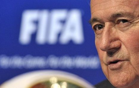 Foci VB 2010 - Joseph S. Blatter FIFA gyanúsan hallgatja az újságírói kérdést
