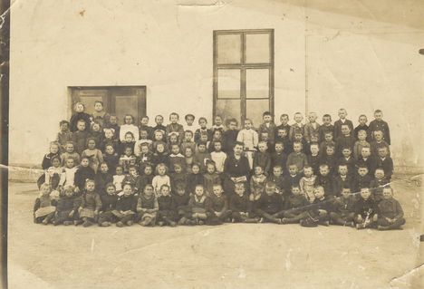 Kóny 1918. iskola