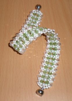 Zöld-fehér kristály kari