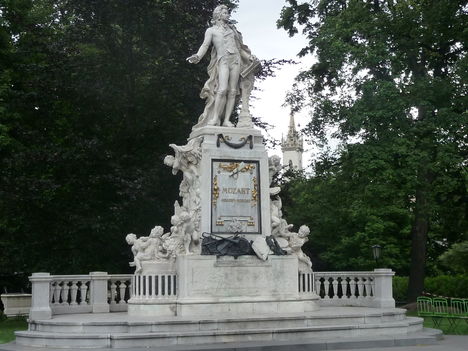 BÉCS-Mozart szobra