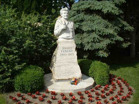Erdei Ferenc-szobor
