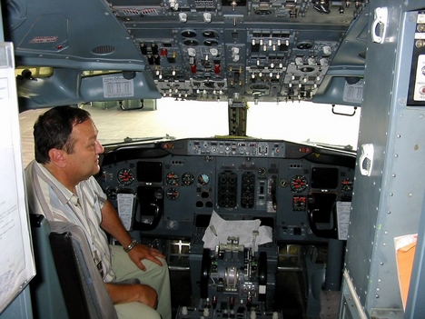 ferihegy belülről Malév gép pilótafülke