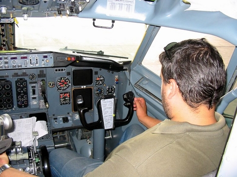 ferihegy belülről Malév gépben pilótafülke