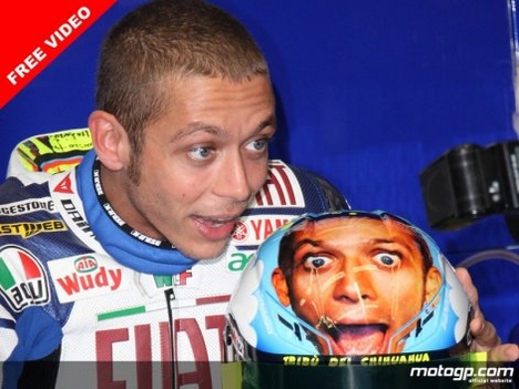 223219_Valentino+Rossi+with+his+special+helmet+for+his+home+GP+at+Mugello-800x600-may31