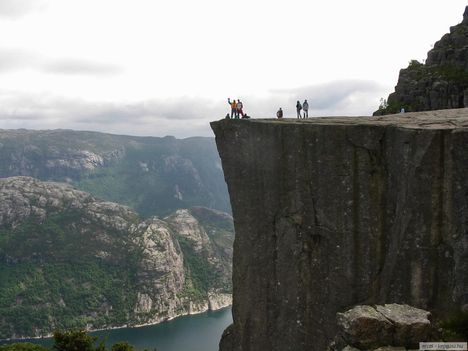 Norvégia___Lyse-fjord,___Preikestolen__(Prédikálószék)_604_m_magas_sziklaszirt