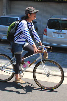 Lányok a biciklin Kyotóban 3