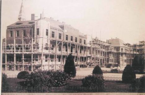 Az épülő Püspöki Palota a Szentháromság utca felől (1929)