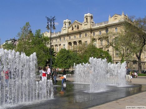 Budapest, Szabadság tér - Okos szökőkútja