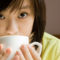 japán lány kávéval