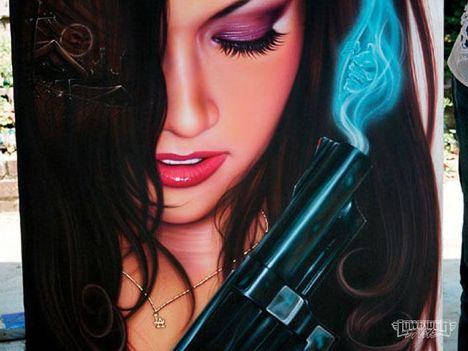 0909_lrap_08_z+airbrush_artist_rick_munoz+woman_with_revolver