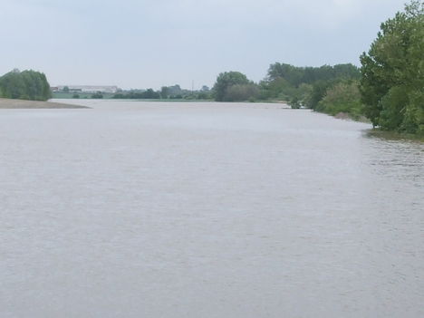 Az áradó Cuhai-Bakonyér (+belvíz) Bőnynél 2010.05.18. 22