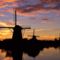 Szélmalmok_a_naplementében,_Kinderdijk,_Hollandia