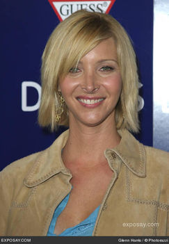 lisa-kudrow-wonderland-movie-premiere-oPPD4Q