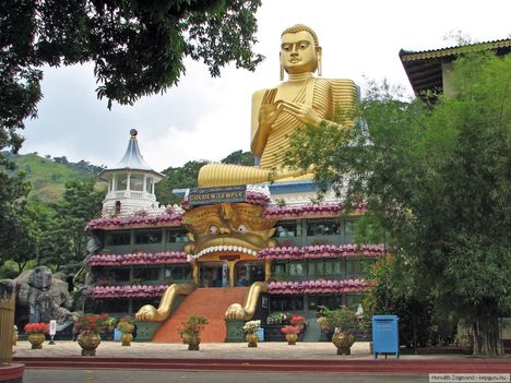 Arany_Templom_Buddha_szobrával