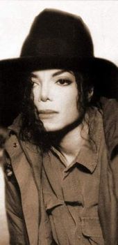 Michael-michael-jackson-11158299-290-600