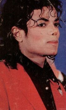 MICHAEL-michael-jackson-12354912-466-772