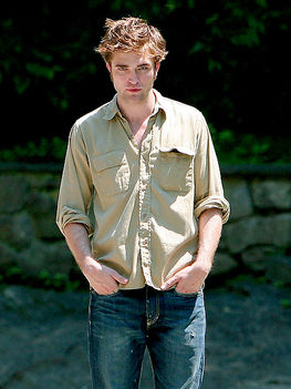 robert-pattinson-2435w