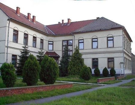 Az iskola épülete 2006-ban