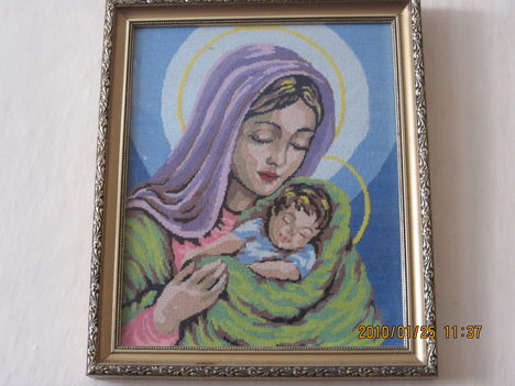 Mária gyermekével