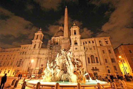 Piazza Navona kivilágítva pompázatos