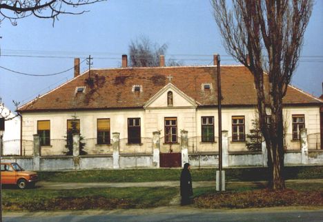 Az óvoda épülete egy 1990- es években készült képen 