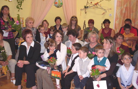 Margaréta csoport: Anyák Napja 2010 1