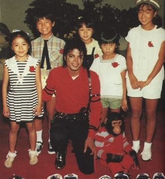 Michael-in-red-michael-jackson-11700811-500-544