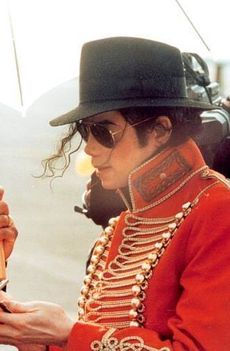Michael-in-red-michael-jackson-11700927-331-506