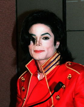 Michael-in-red-michael-jackson-11701084-807-1024