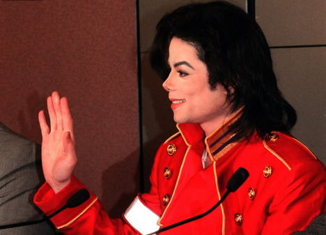 Michael-in-red-michael-jackson-11701089-1024-739