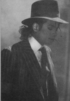 MJ-We-ll-Never-Forget-You-michael-jackson-11372843-424-604