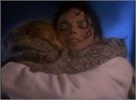 The-way-he-hugs-people-is-like-your-in-the-arms-of-an-pure-angel-Have-you-hugged-him-before-michael-jackson-11173185-479-351