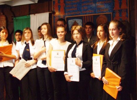 A kitüntetett diákok Csorna város polgármesterével3