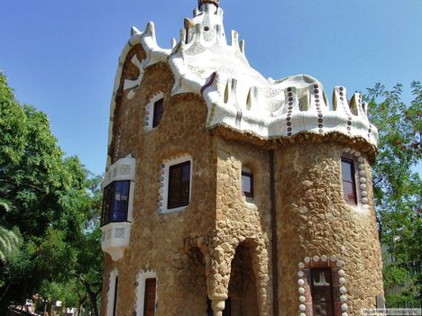 Spanyolország_Barcelona_Güell_park_bejáratánál_