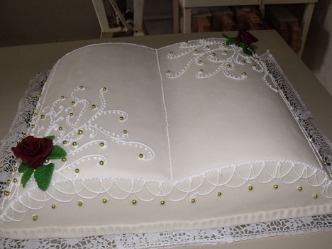 Esküvői torta könyv formába avagy a nagy könyv