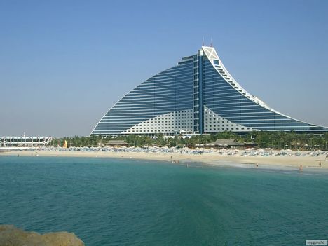 Jumeirah_Beach_Hotel,_Dubai