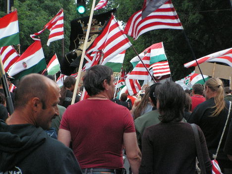 589_2008-06-06_HVIM-Jobbik trianoni felvonulás