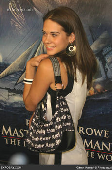 lyndsy-fonseca-master-and-commander-the-far-side-of-the-world-movie-premiere-1GI6Hh