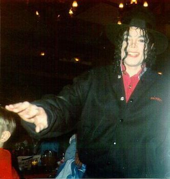 Michael-michael-jackson-12422722-375-397